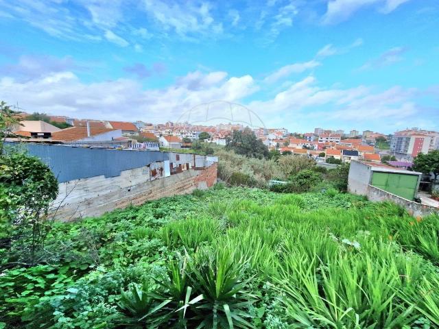 Terreno à venda em Seixal