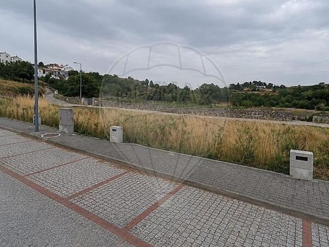 Terreno à venda em Sernancelhe e Sarzeda, Sernancelhe RE/MAX Portugal