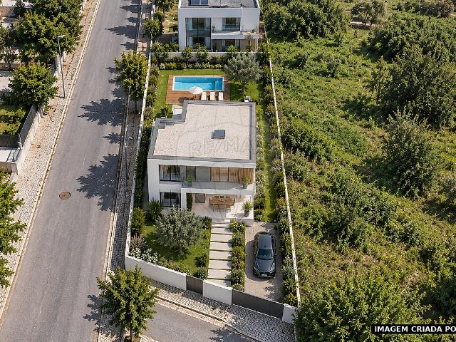Terreno à venda em Sintra Santa Maria e São Miguel, São Martinho e São Pedro de Penaferrim, Sintra RE/MAX Portugal