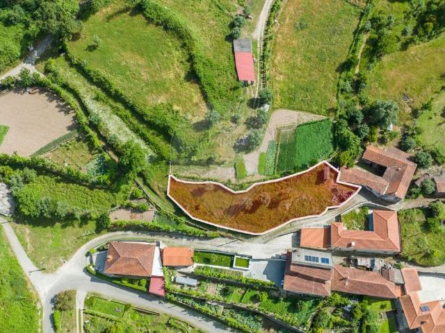Terreno à venda em Póvoa de Lanhoso