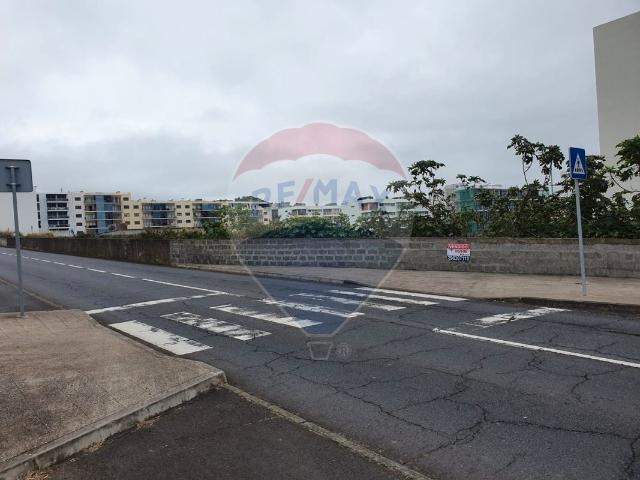 Terreno à venda em Ponta Delgada