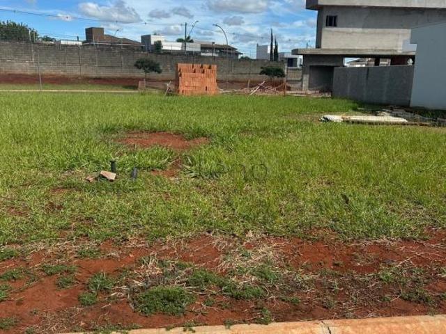 Terreno à venda em Paulínia, Parque Brasil 500, com 300 m², Residencial Royal Garden