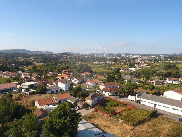 Terreno à venda em Paços de Ferreira