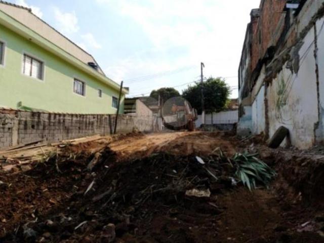 Terreno à venda em Parada xv de novembro SP