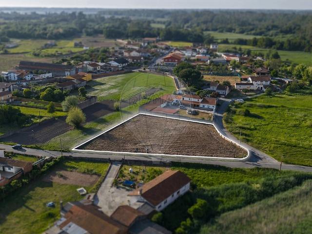 Terreno à venda em Pardilhó, Estarreja RE/MAX Portugal