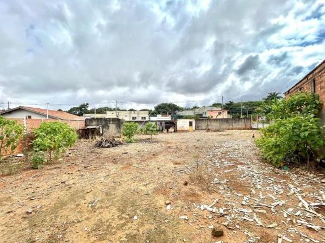 terreno à venda em Parque Jambeiro