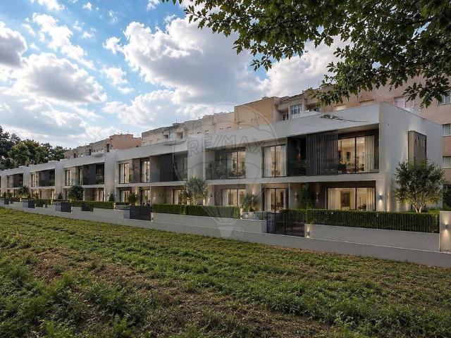 Terreno à venda em Pedroso e Seixezelo, Vila Nova de Gaia RE/MAX Portugal