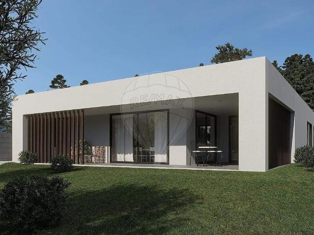 Terreno à venda em Pedreiras, Porto de Mós RE/MAX Portugal