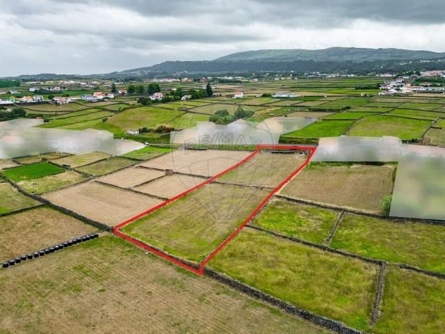 Terreno à venda em Praia da Vitória