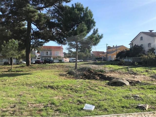 Terreno à venda em Quinta do Conde, Sesimbra RE/MAX Portugal