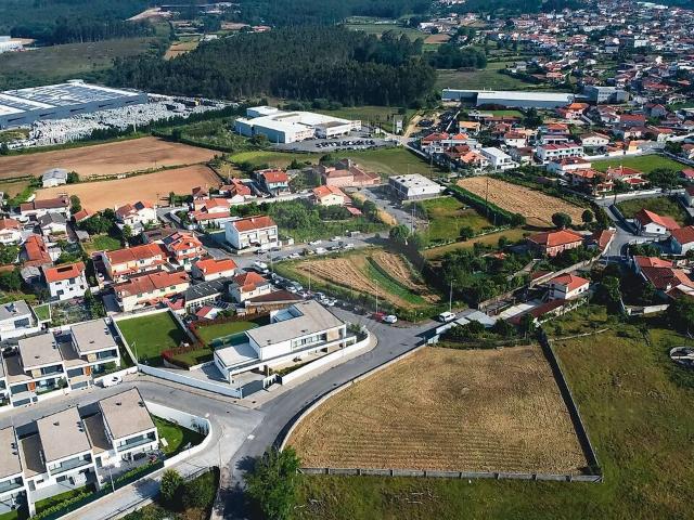 Terreno à venda em Ribeirão, Vila Nova de Famalicão RE/MAX Portugal