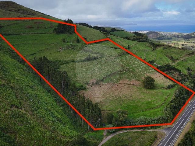 Terreno à venda em Ribeira Grande