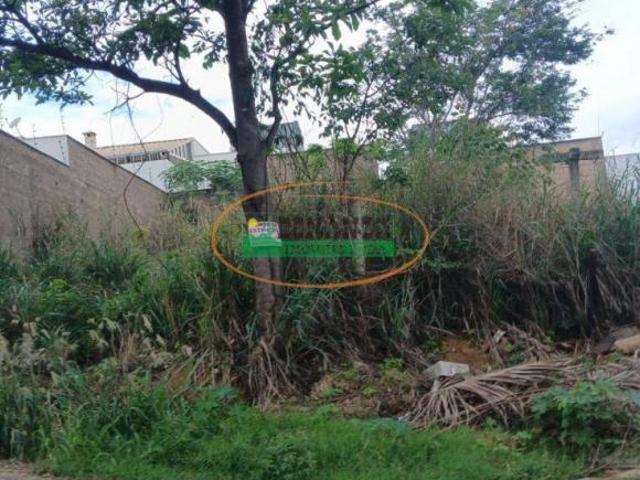 Terreno à venda em Três Marias