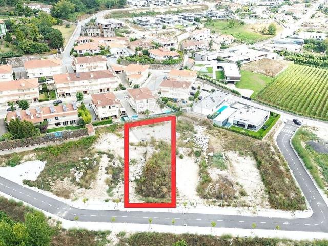 Terreno à venda em Urgezes, Guimarães RE/MAX Portugal