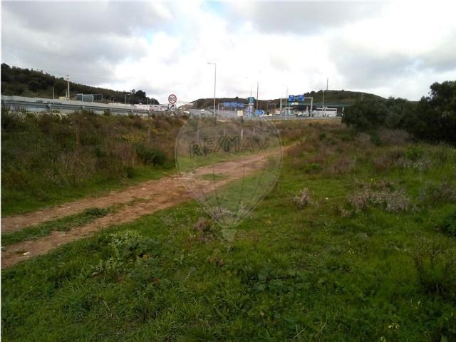 Terreno à venda em Vale Flores