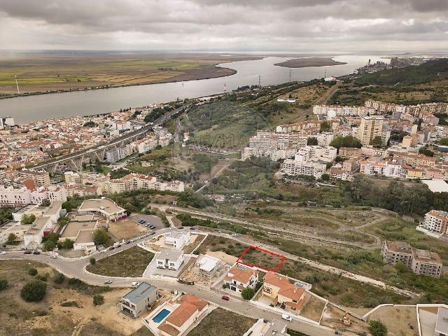 Terreno à venda em Vila Franca de Xira, Vila Franca de Xira RE/MAX Portugal