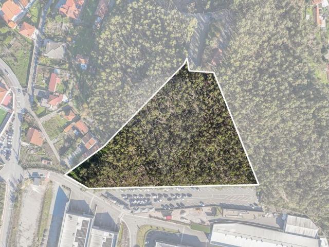 Terreno à venda em Vila Nova de Famalicão