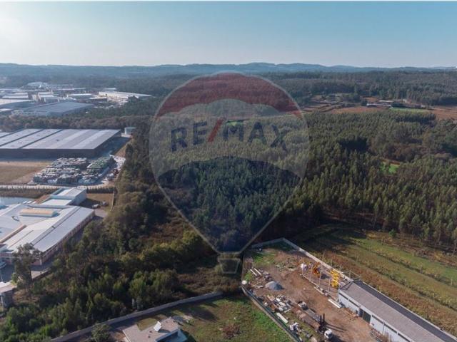 Terreno à venda em Vila Nova de Famalicão