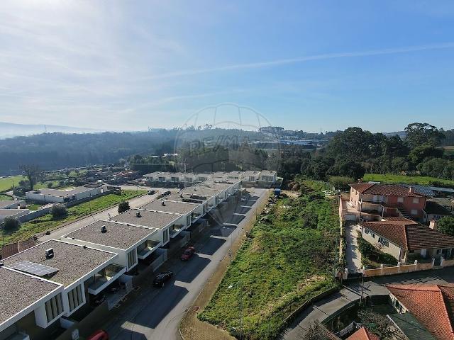 Terreno à venda em Vila Nova de Famalicão e Calendário, Vila Nova de Famalicão RE/MAX Portugal