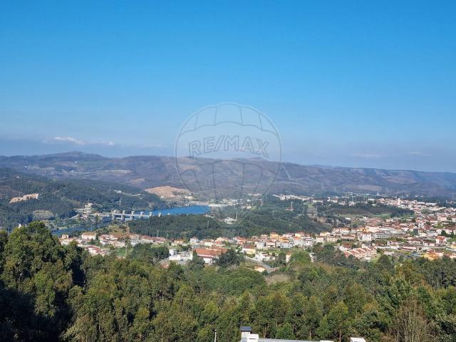 Terreno à venda em Vila Nova de Gaia