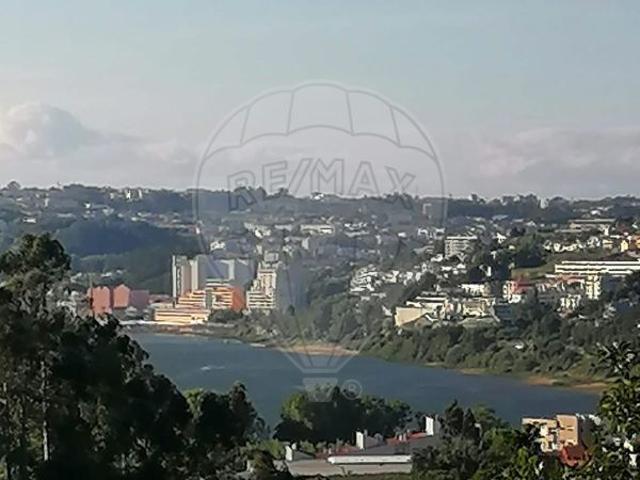 Terreno à venda em Vila Nova de Gaia