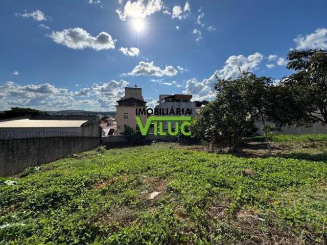 Terreno à venda em Vila Paquetá