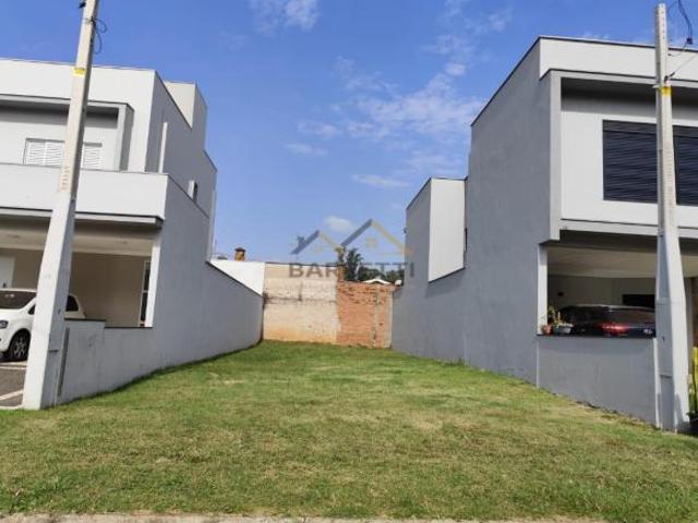 Terreno á venda medindo 200 m² plano no Condominio Villgio Clotide Brossi