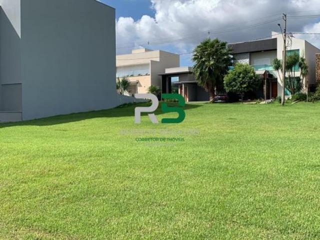 Terreno à Venda no Condomínio Tangará Residence