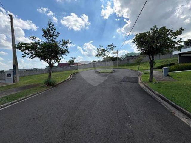 Terreno à Venda no Condomínio Villa D&apos aquila no Bairro Santa Rosa em Piracicaba/SP