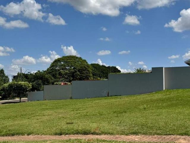 Terreno á venda no Condomínio de alto padrão Central Park em Umuarama, 409,5m², plano, excelente to