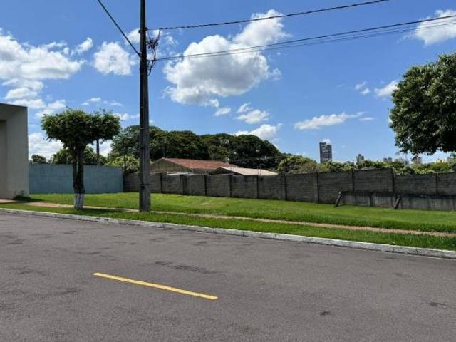 Terreno á venda no Condomínio de alto padrão Central Park em Umuarama, 770m², plano, excelente topo