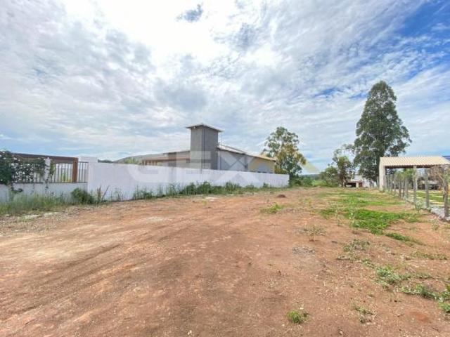 Terreno à Venda no Condomínio Estância das Águas em Carmo do Cajuru MG