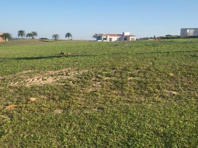 TERRENO A VENDA NO CONDOMÍNIO GOLF