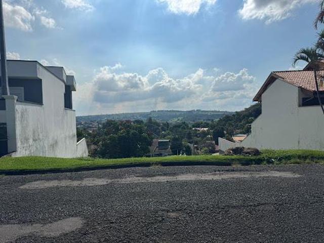 Terreno a venda no Condomínio Jardim Botânico