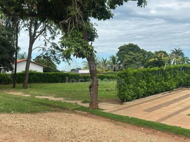 Terreno a venda no Condomínio Marina Bonita localizado em Zacarias/SP