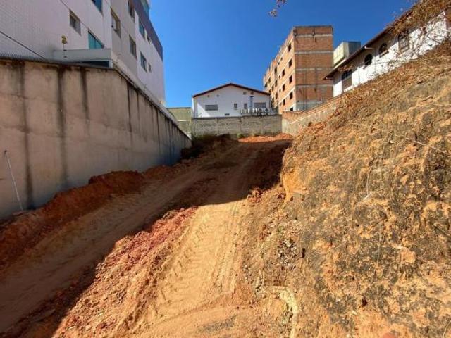 Terreno à venda no Castelo