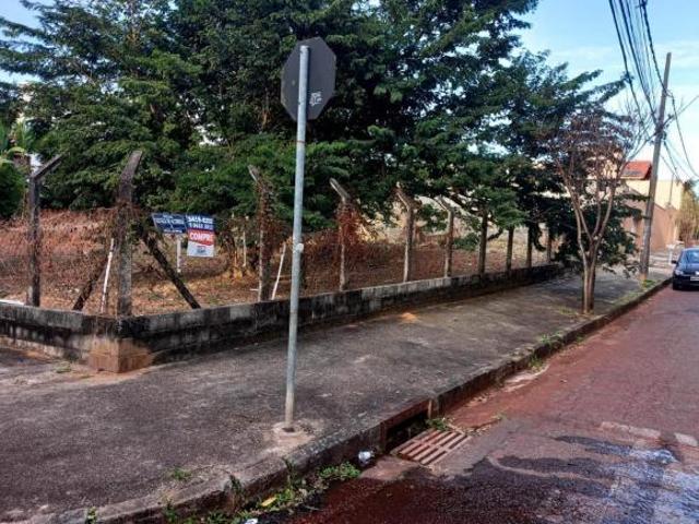 Terreno à venda no Castelo