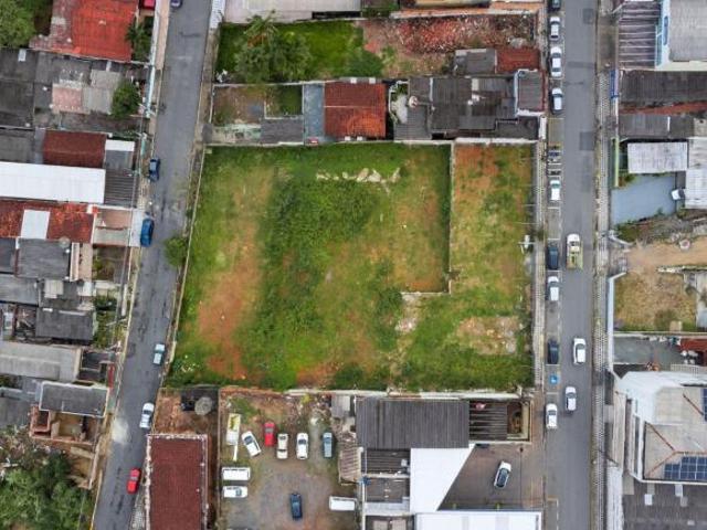 Terreno à venda no Centro de Registro/SP– 2.240 m² Frente para Duas Ruas