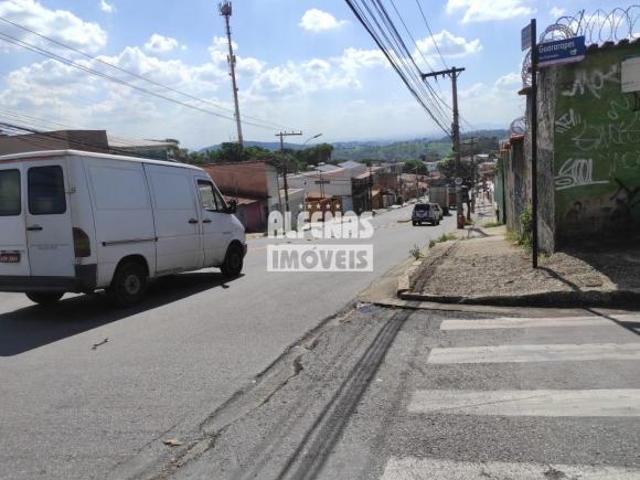 Terreno à venda no Bairro MONTE CASTELO