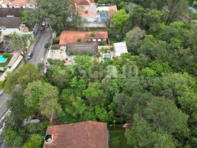 Terreno a venda no Bairro de Interlagos
