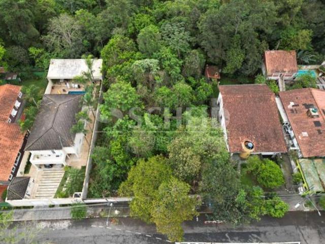 Terreno a venda no Bairro de Interlagos