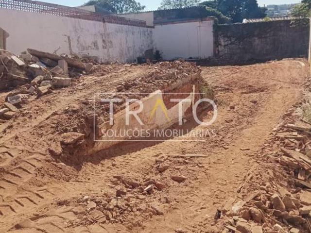 Terreno à venda no bairro Parque São Quirino com 335 metros