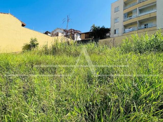 Terreno à venda no Jardim do Lago