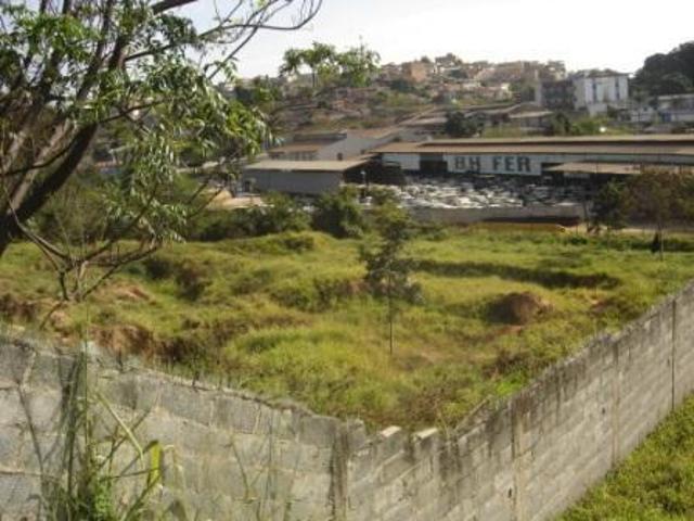 Terreno à venda no Jardim Vitória