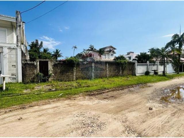Terreno à Venda na Praia da Enseada, Guarujá