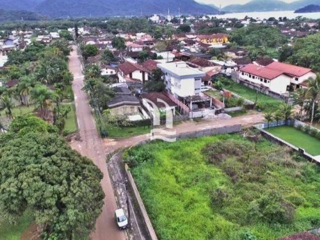 Terreno à venda na Praia da Maranduba
