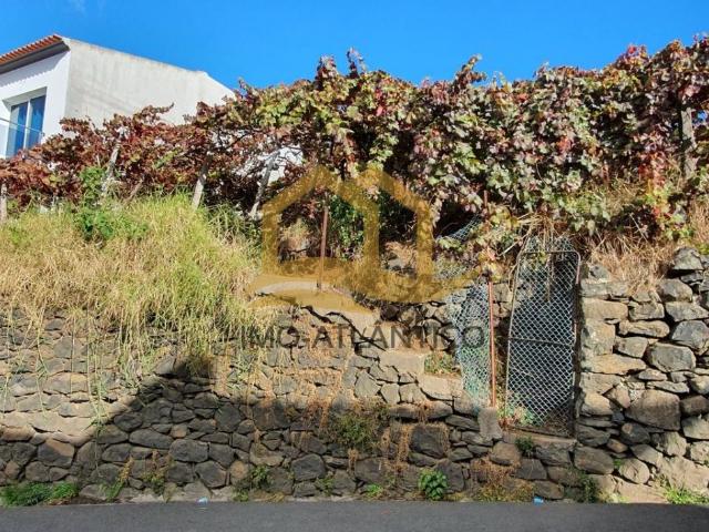 Terreno a venda próximo ao centro do Estreito de Câmara de Lobos