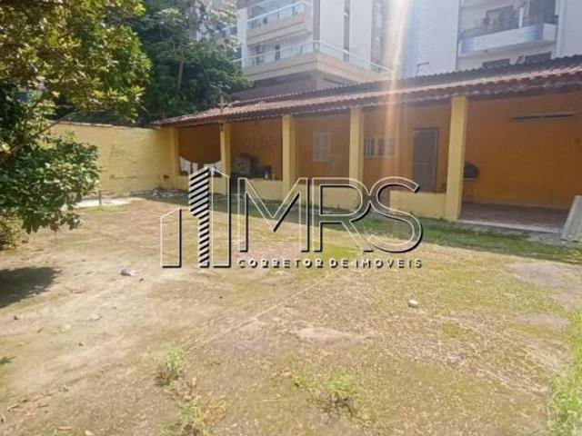Terreno Amplo à Venda em Caiçara, Praia Grande 460m²