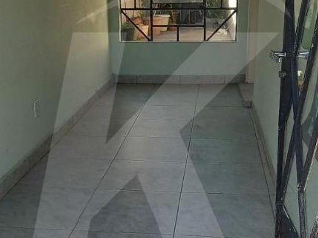 Terreno Amplo com 2 Casas com Quintal Vila Gustavo