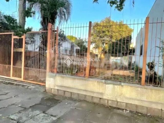 Terreno amplo e plano localizado na Avenida Benno Mentz, no coração da Vila Ipiranga, medindo 300 m²